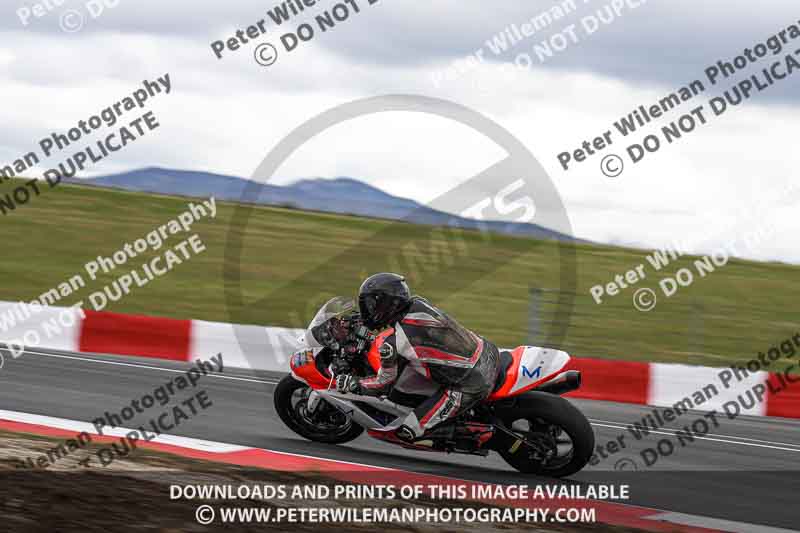 cadwell no limits trackday;cadwell park;cadwell park photographs;cadwell trackday photographs;enduro digital images;event digital images;eventdigitalimages;navarra;no limits trackdays;peter wileman photography;racing digital images;trackday digital images;trackday photos